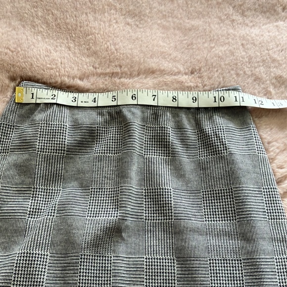 PAPAYA CHECKED MINI SKIRT JUNIORS SIZE S - Picture 2 of 5